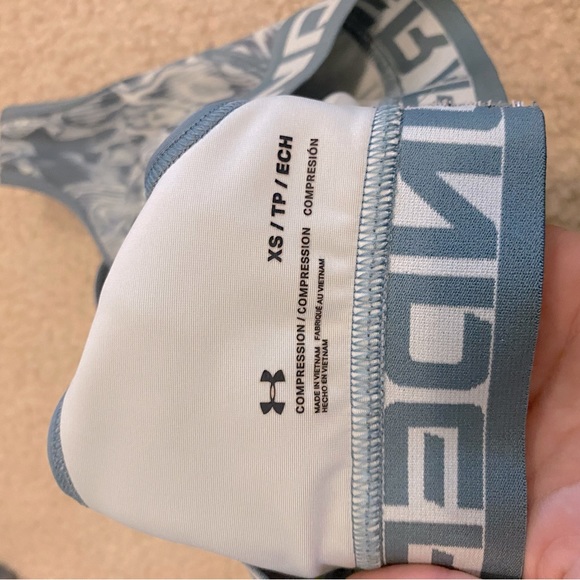 Under Armour sports bra size XS - Picture 2 of 3